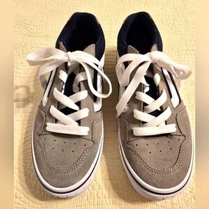 NIB Vans Caldrone Suede Mesh Boys Sneaker